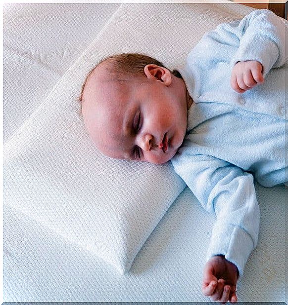 babies should not use pillow 2