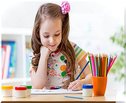 The percentage of left-handed children is lower than that of right-handed children.