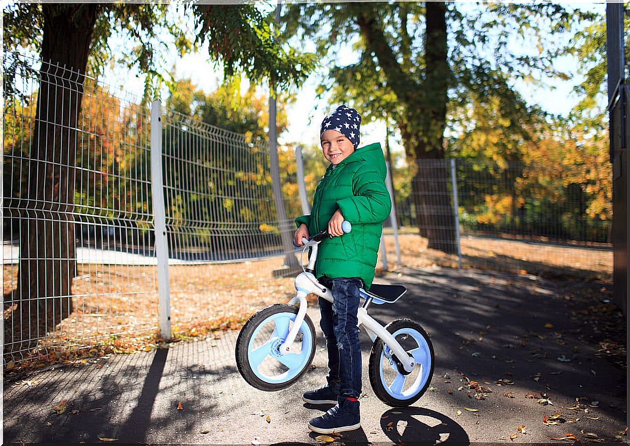 Child learning to ride the bike.