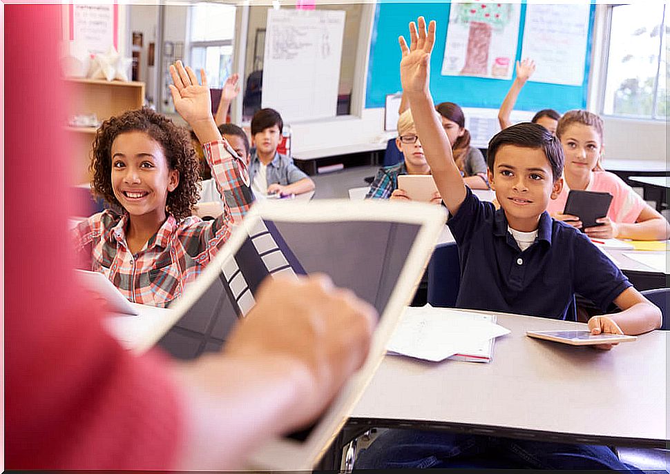 Students with a high degree of participation in school with raised hands.