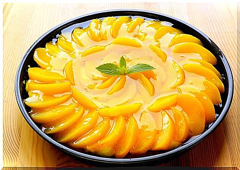 Peach tart is one of the most coveted sweet recipes for the first trimester of pregnancy.