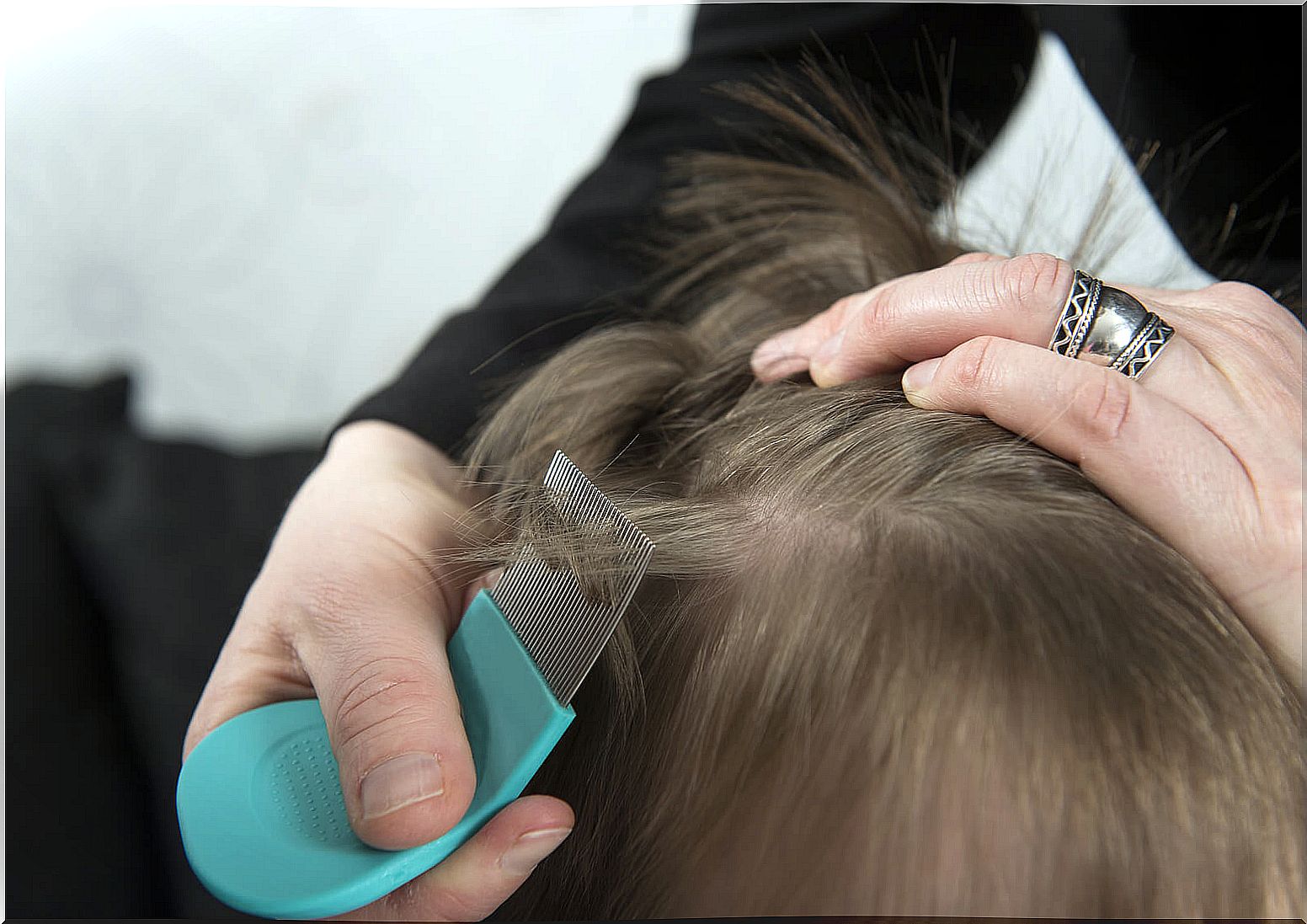 Girl with lice.