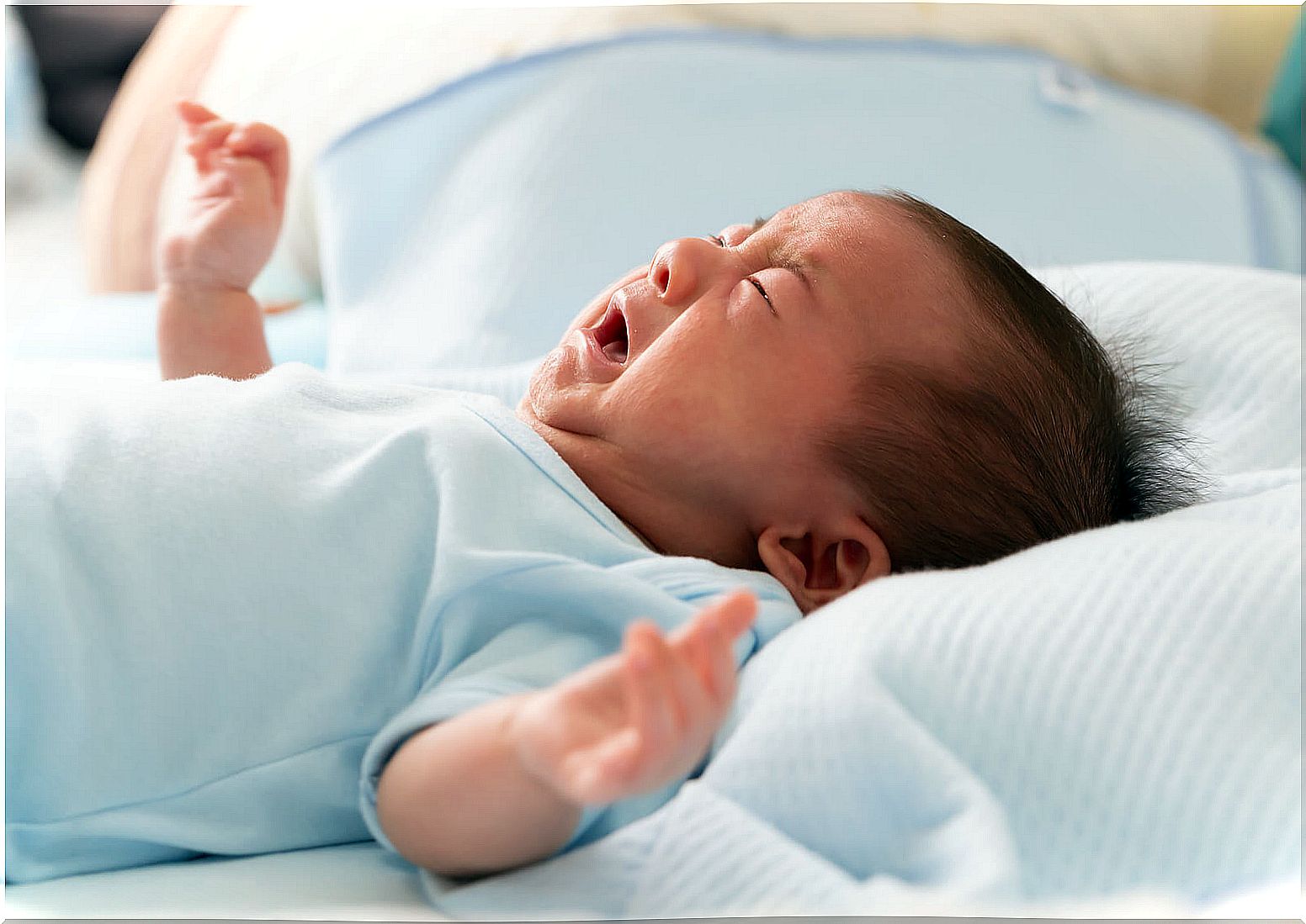 Baby crying in the crib because he does not sleep well.