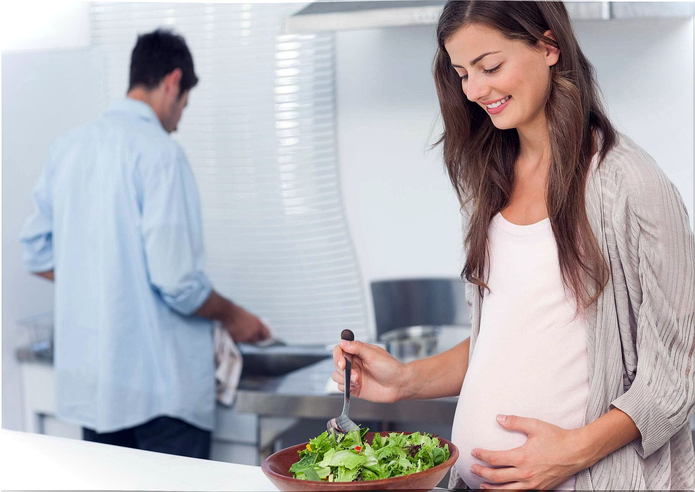 Why is it important to eat green leafy vegetables during pregnancy?